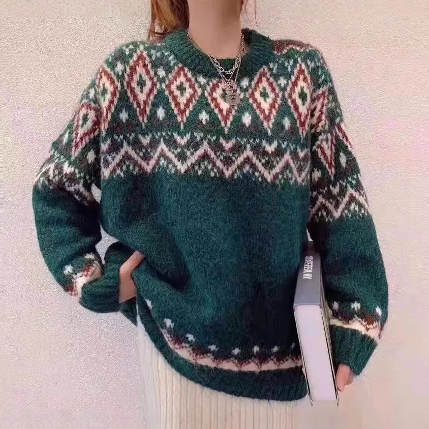 Loose striped knitted pullover top with long sleeves in white retro style