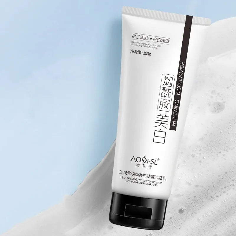 White packaged 100ml whitening and freckle removing facial cleanser for men and women