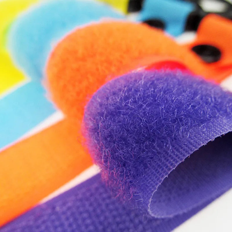 Nylon luggage hook for suitcases and travel bags in multiple colour options