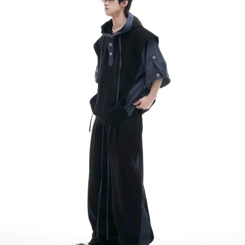 Men's hooded short sleeve sports suit with three-dimensional stitching on polyester jacket and matching trousers in black or grey