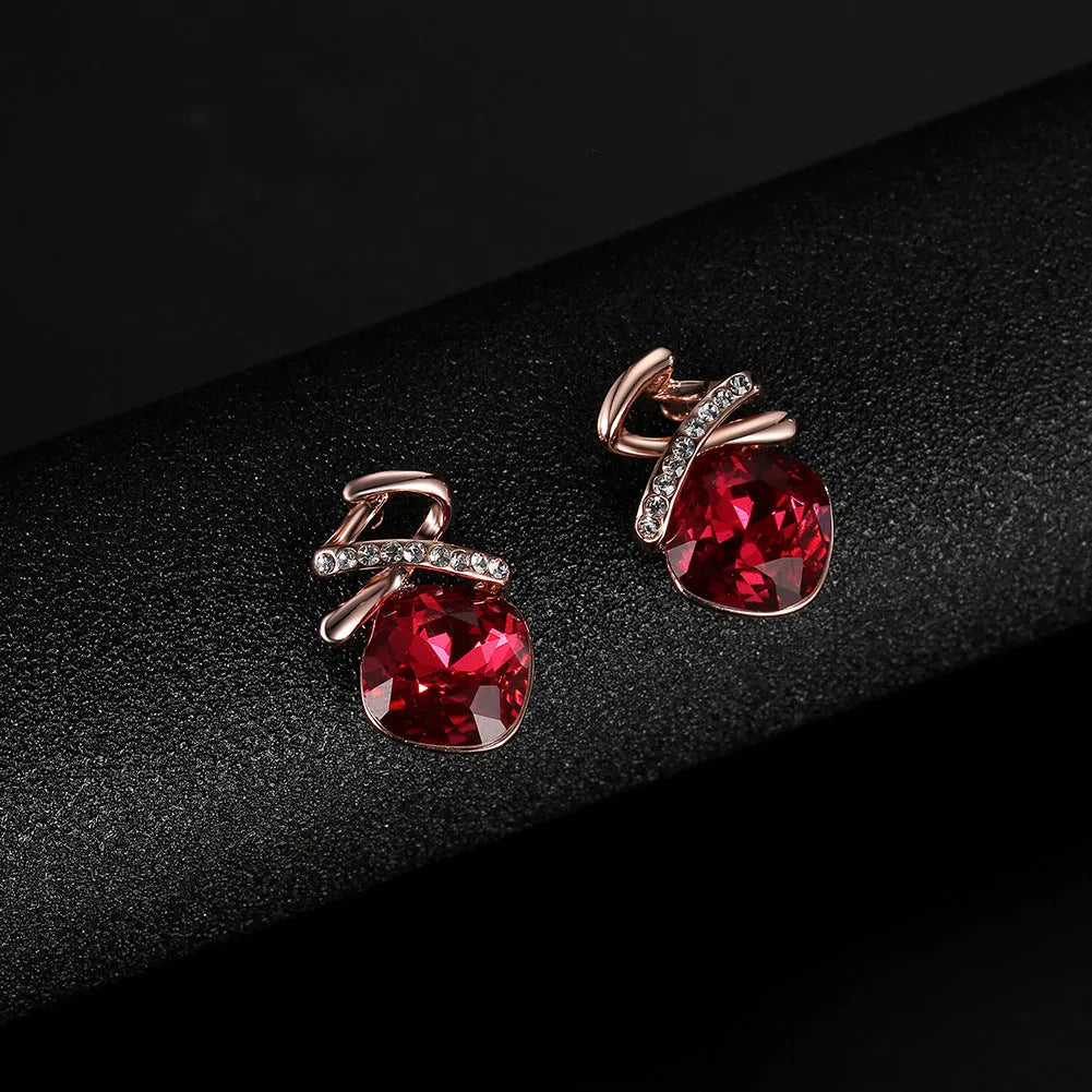 Women's alloy jewellery set with adjustable necklace and matching earrings in water wave chain style