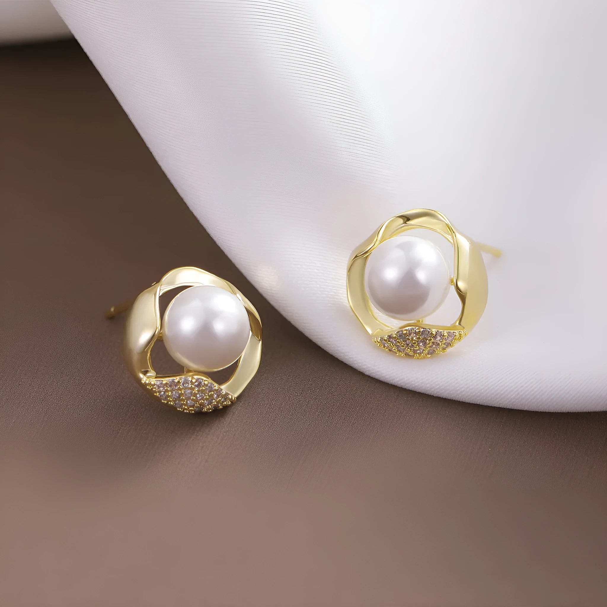 Beizhu white cubic zirconia earrings with gold plating in a four-piece set