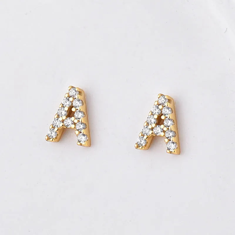 Single gold-plated stud earring featuring a detailed letter Z on a copper base.