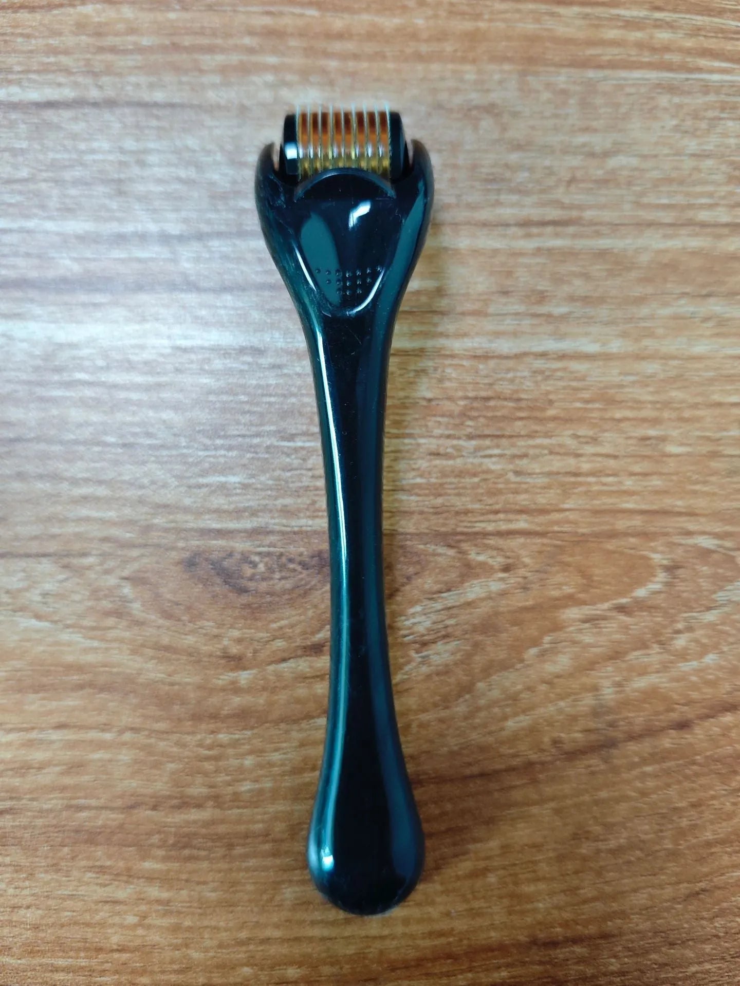540 micro needle derma roller showing handle and wheel in different colour combinations with size specifications