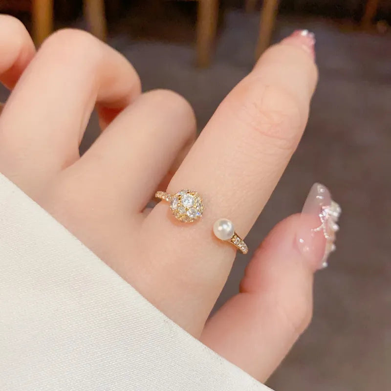 Women's open-end ring with round zircon stones and geometric design in gold or silver finish