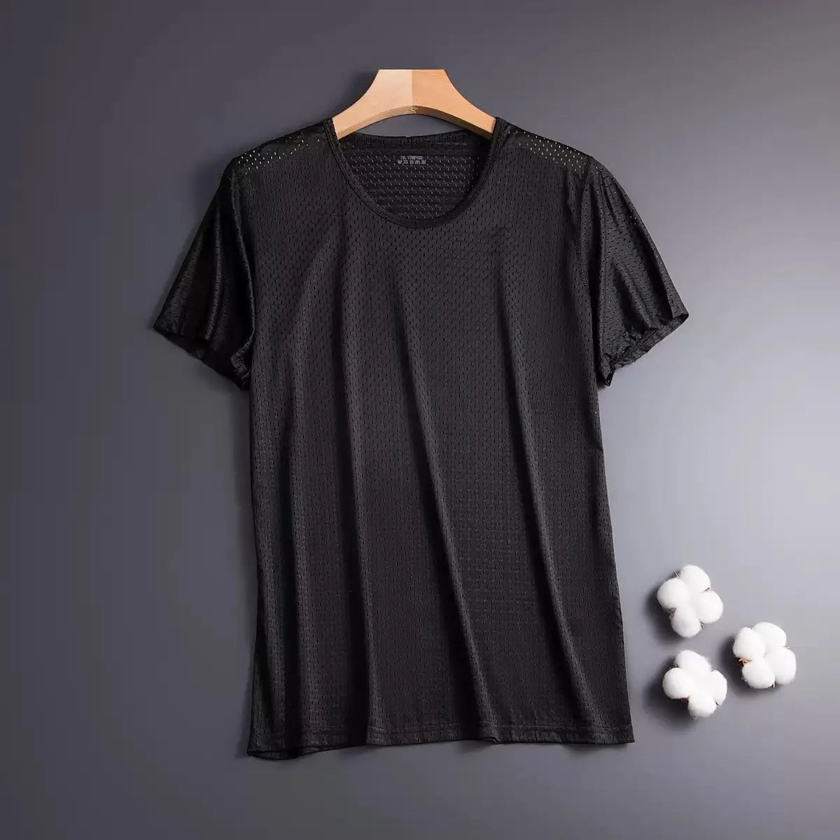 Man wearing ice silk short sleeve crew neck t-shirt in solid colour with thin mesh fabric
