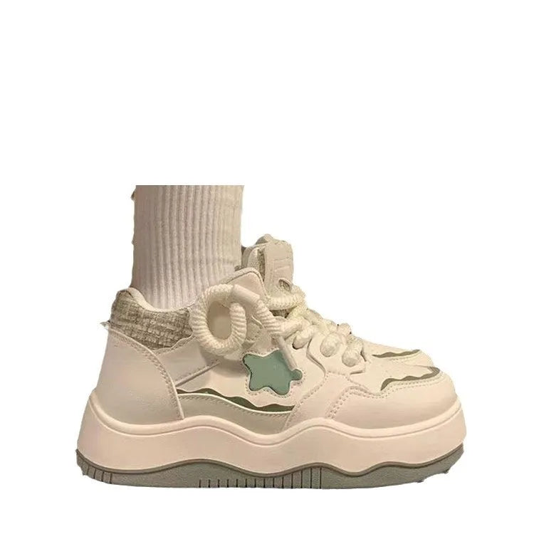 Women's green platform sneakers with patent leather details and rubber sole