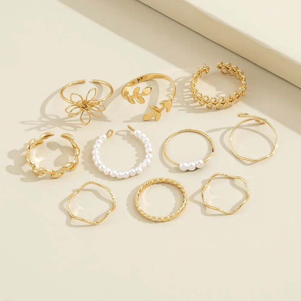 Openwork flower design ring set in glossy gold alloy for women