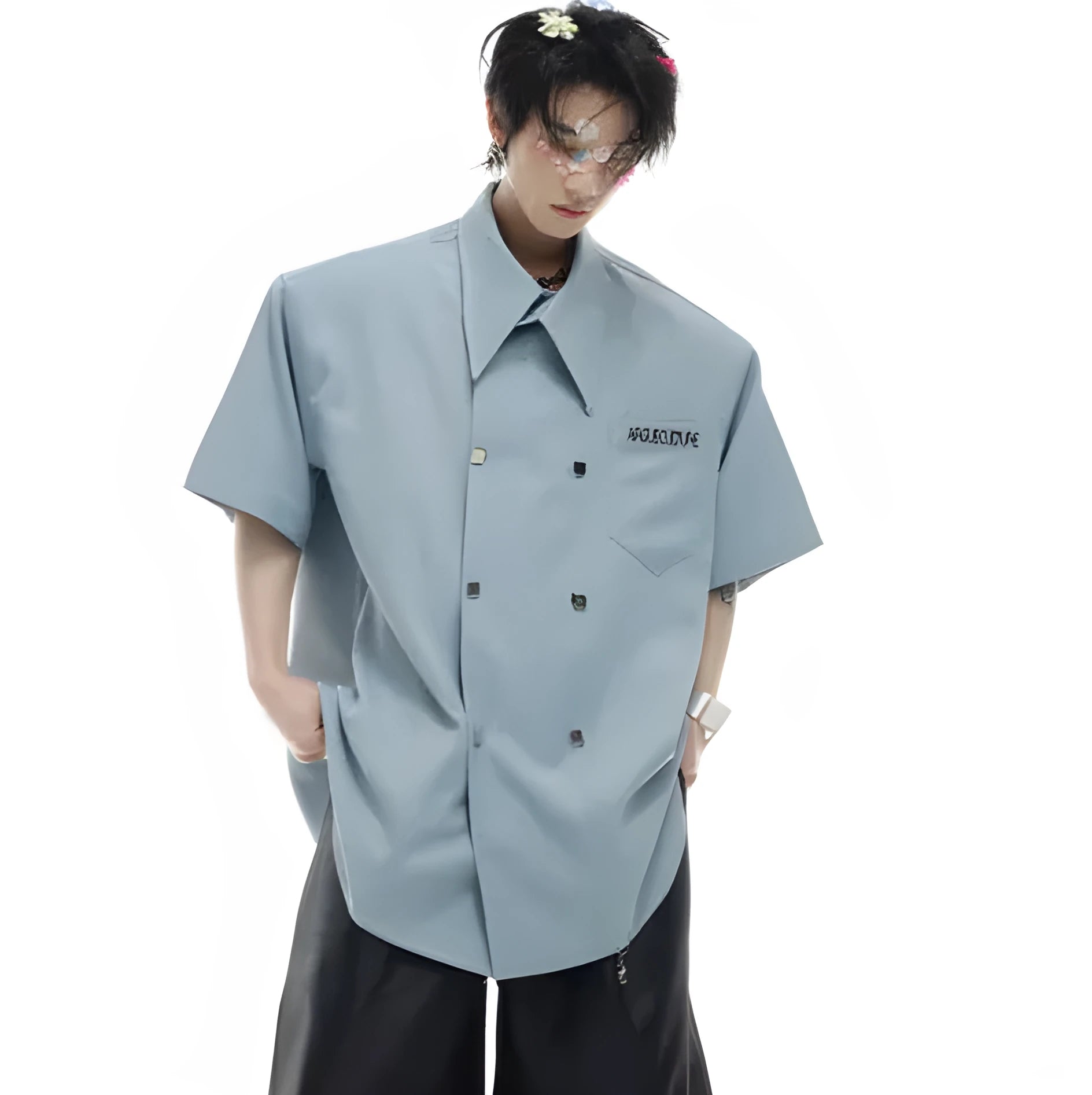 Men's loose fit short-sleeved summer shirt in blue with lapel collar and metal buttons