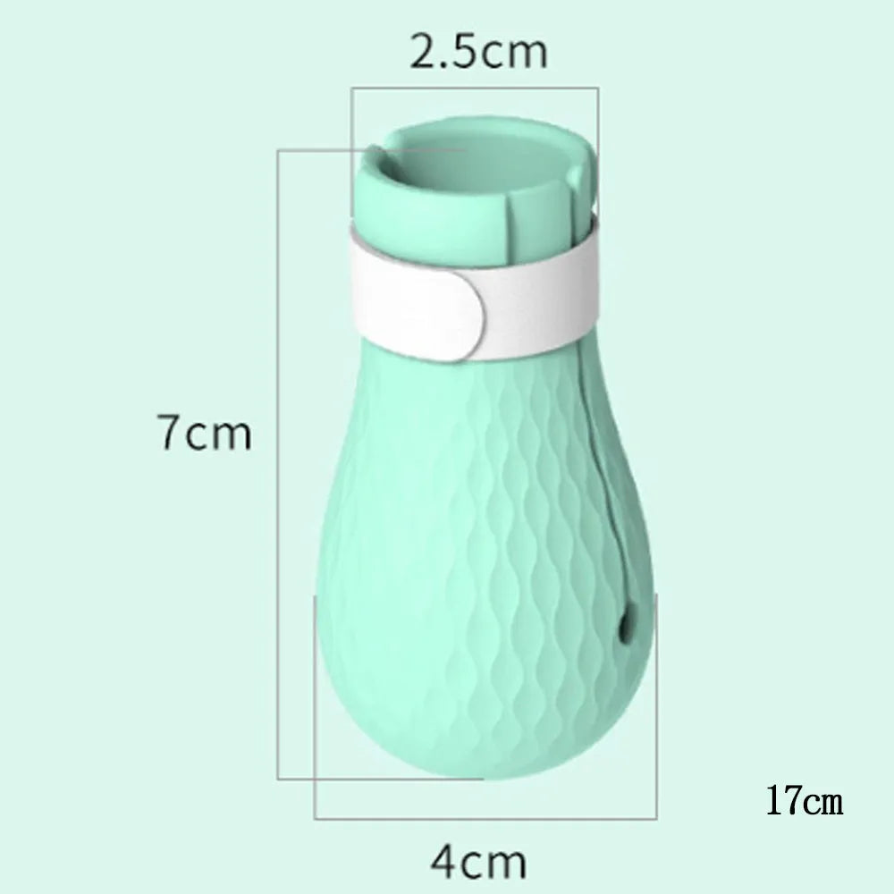Green silicone cat anti-scratch foot covers for hand protection during pet care