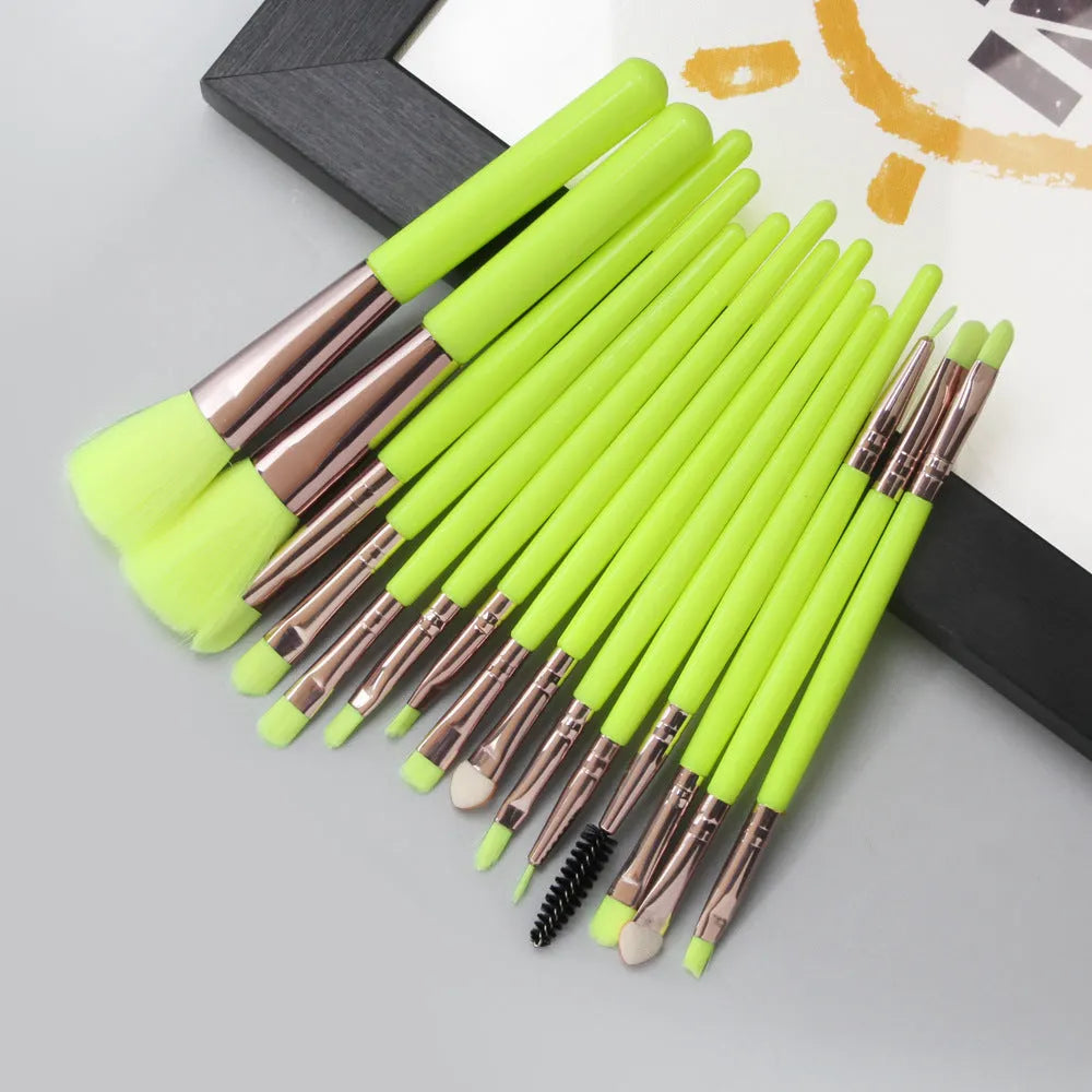 MAANGE 18 piece makeup brush set with fan-shaped brushes for contouring and blending