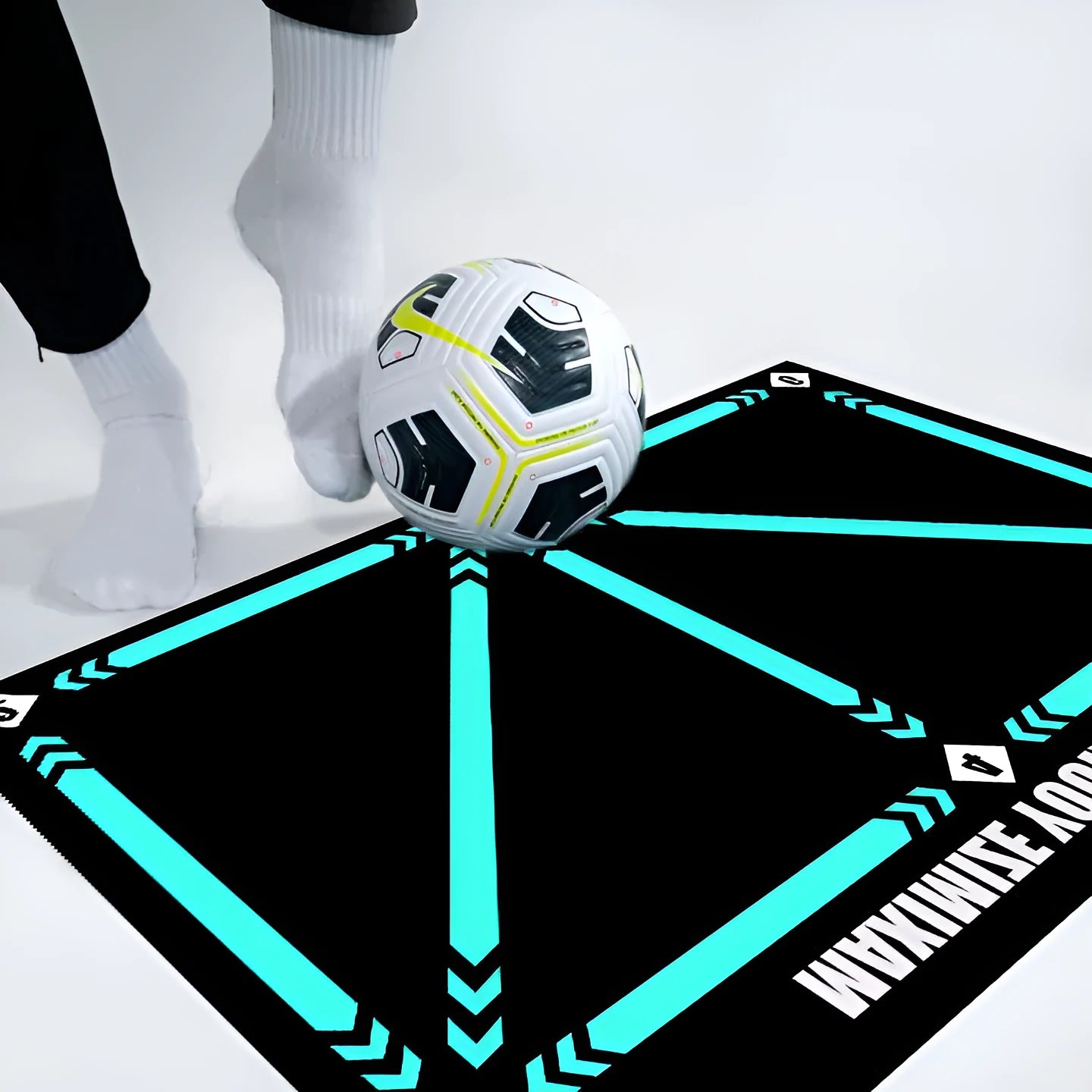 Indoor football training mat in cushion colour for skill lifting practice
