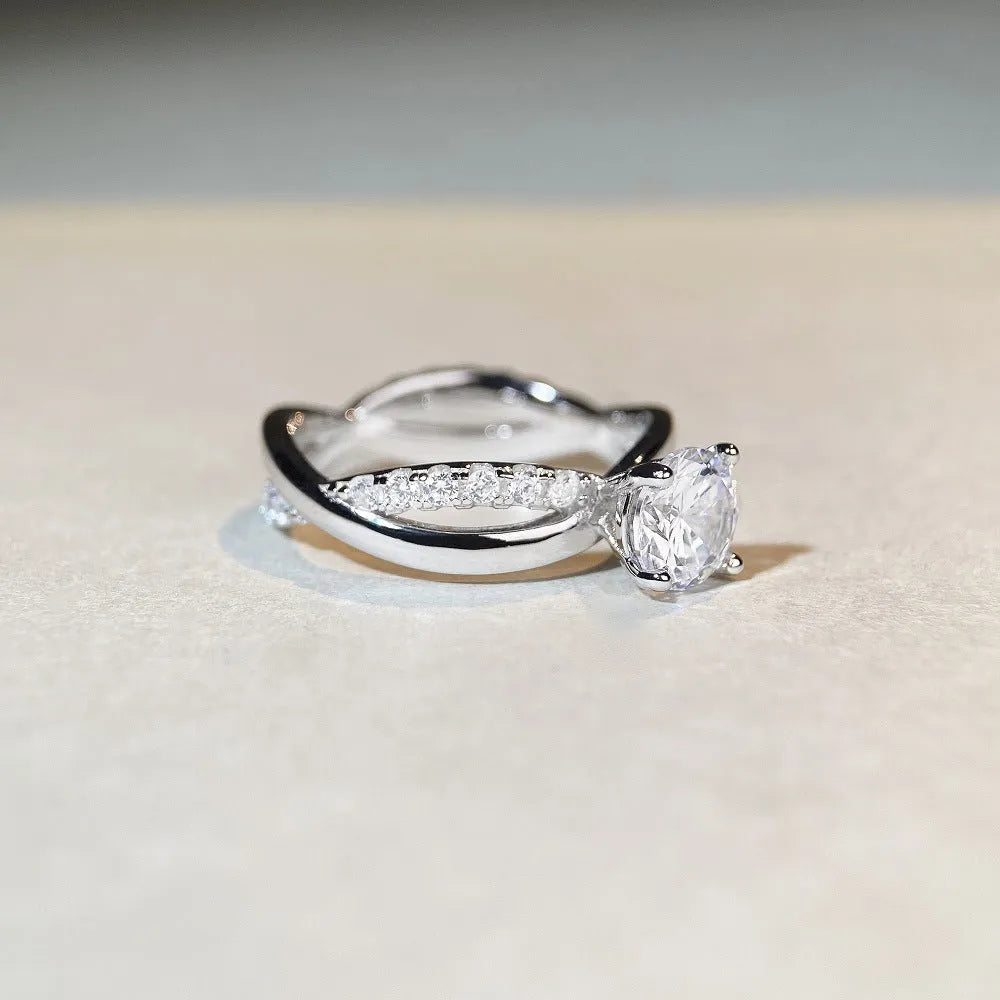 Geometric silver ring with 1 karat moissanite stone in four-claw setting and twisted arm winding band