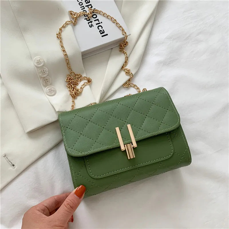 Women's crossbody bag with diamond lattice chain detailing and adjustable shoulder strap