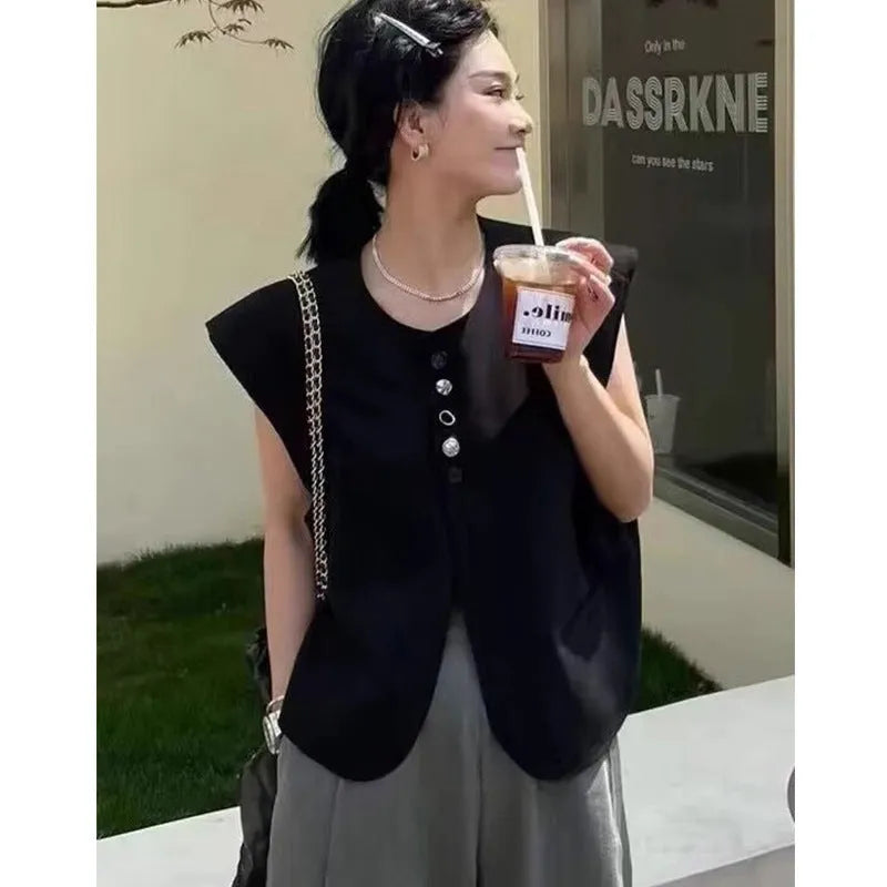 Women's beige polyester vest with front pocket, 40cm short length, loose fit