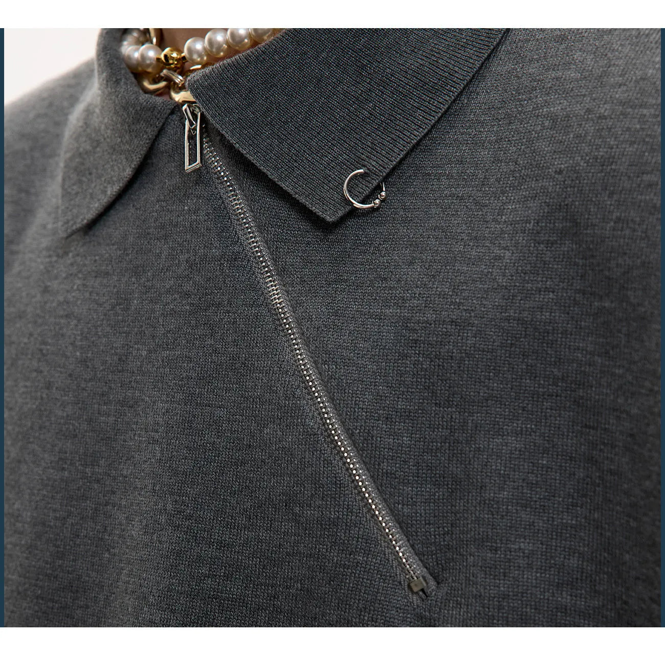 Men's slim-fit knitted polo shirt with oblique zipper and lapel collar in black, white or grey colours