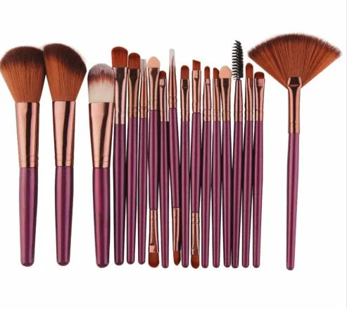 MAANGE 18 piece makeup brush set with fan-shaped brushes for contouring and blending