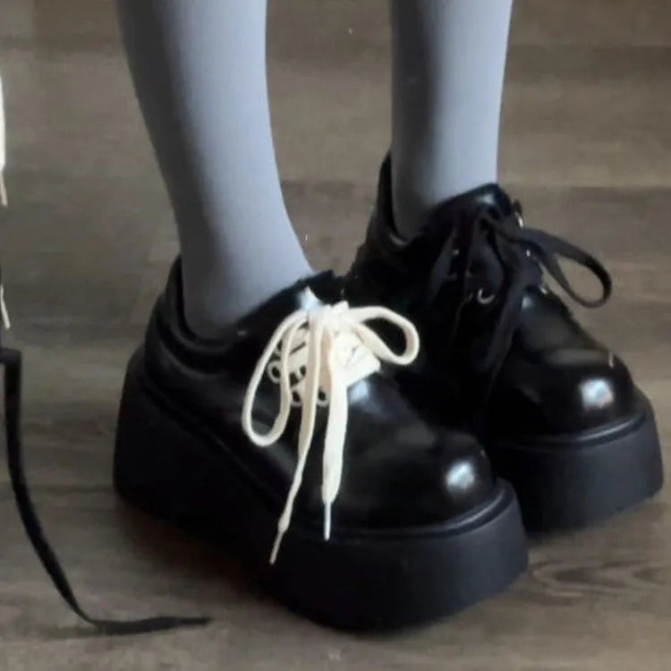 Black women's retro chunky lace-up shoes with round toe and thick 6-8cm heel.