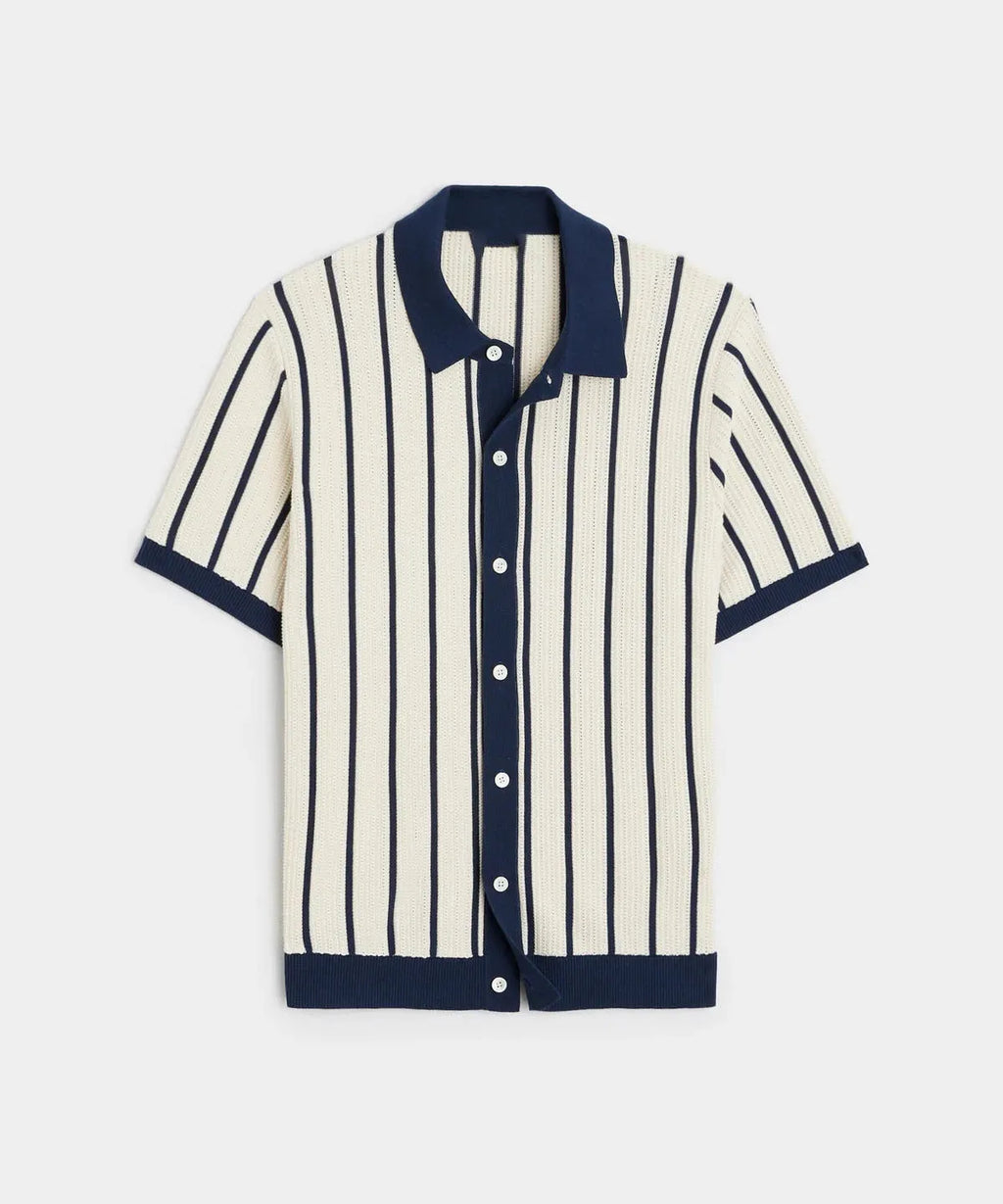 Men's white knitted short sleeve shirt with asymmetric lapel design in British style