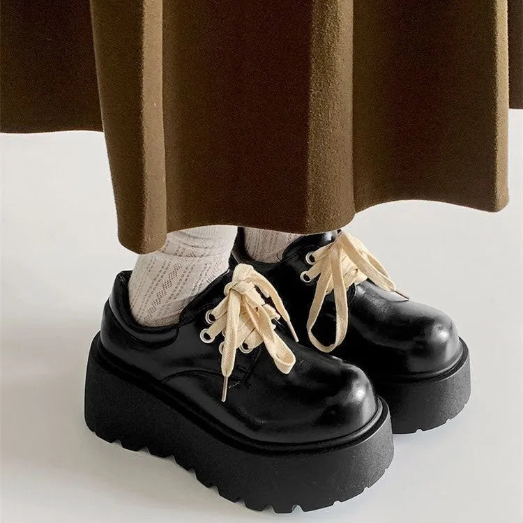Black women's retro chunky lace-up shoes with round toe and thick 6-8cm heel.