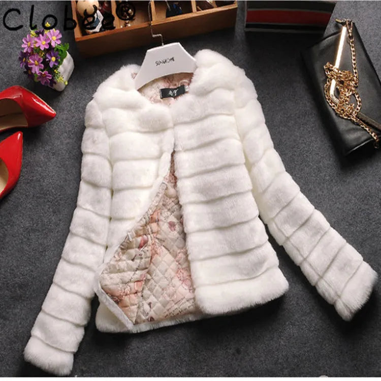 Women's short faux fur top in beige colour with regular sleeves, 40cm length street fashion style