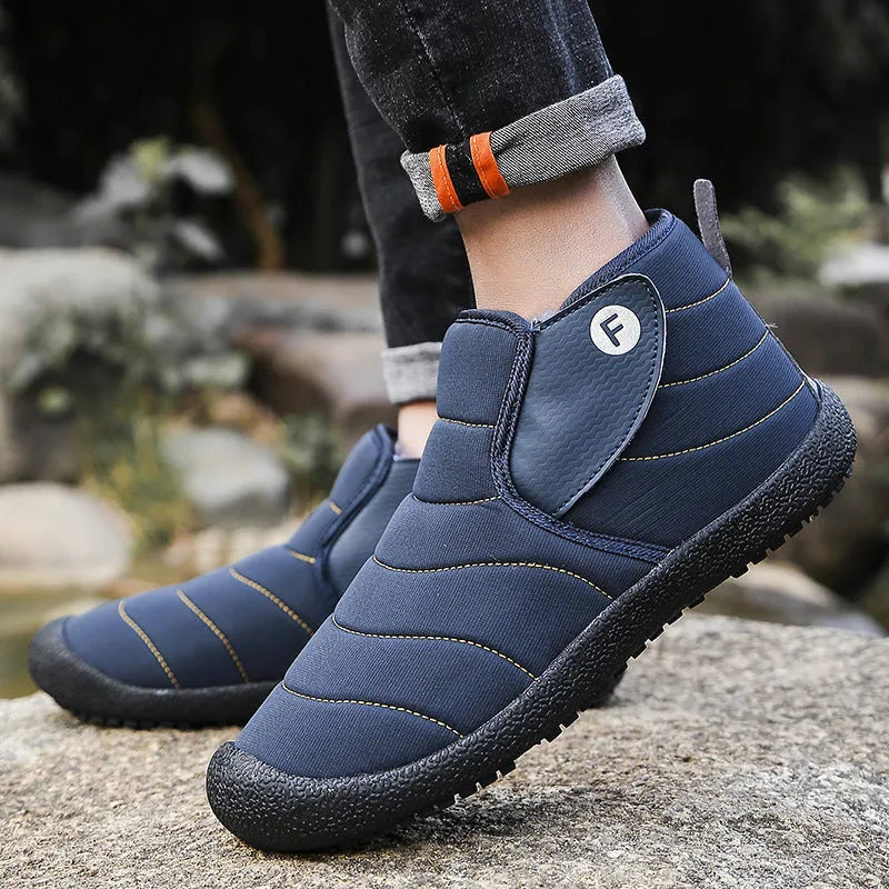Men's waterproof snow boots with rubber soles and plush lining in black, blue, green, yellow colours