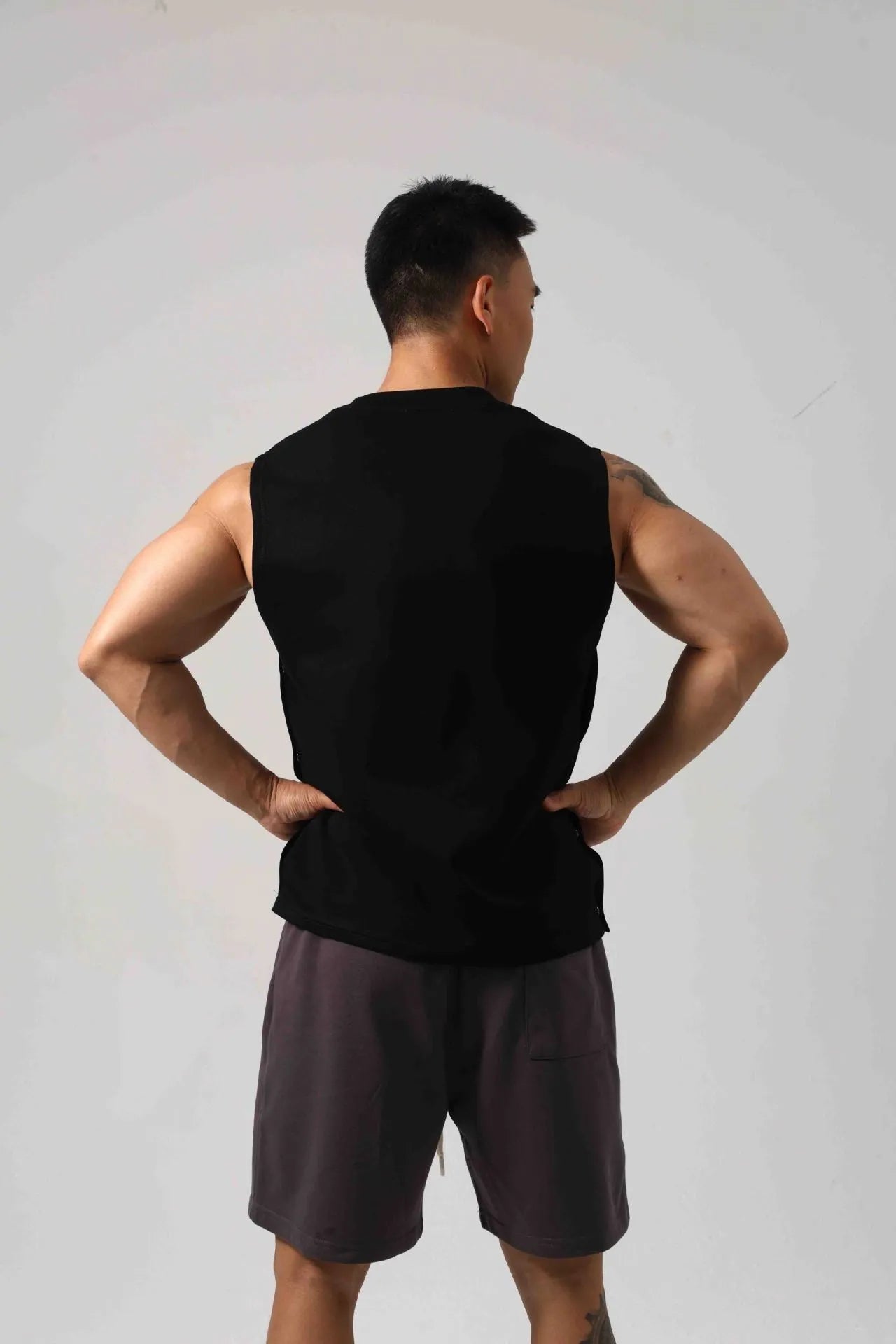 Men's loose cotton fitness vest with hidden hook side openings in black colour