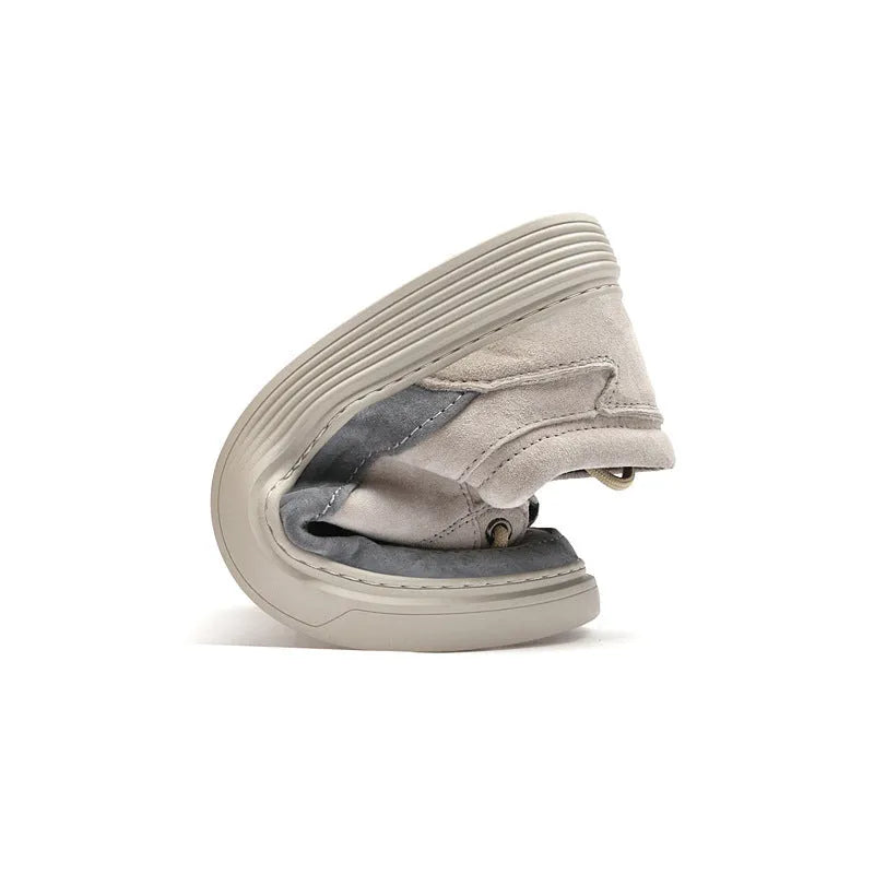 Men's grey pigskin leather skate shoes with rubber sole and lace-up front