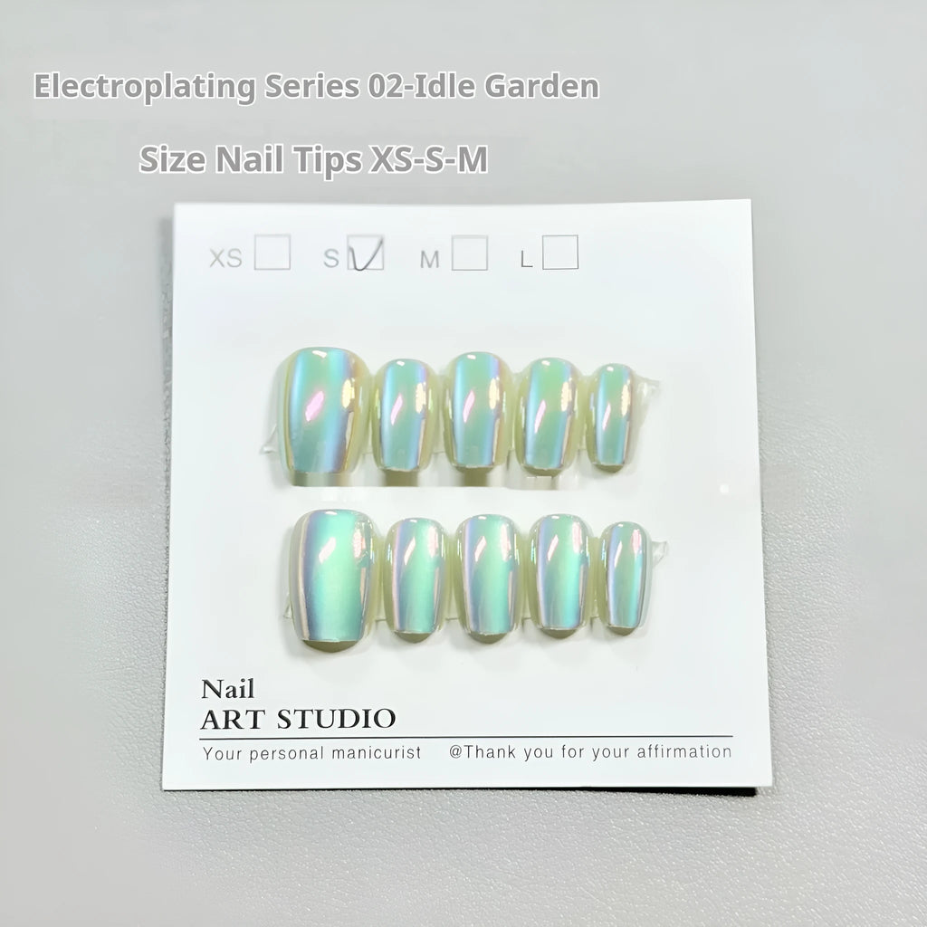 Set of false nails with electroplated cat's eye and aurora finish in short ladder sizes