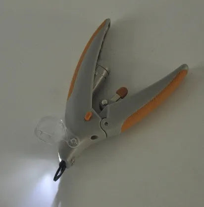 White and blue dog nail clipper with a visible blood line indicator window and a separate safety guard on a blister card.