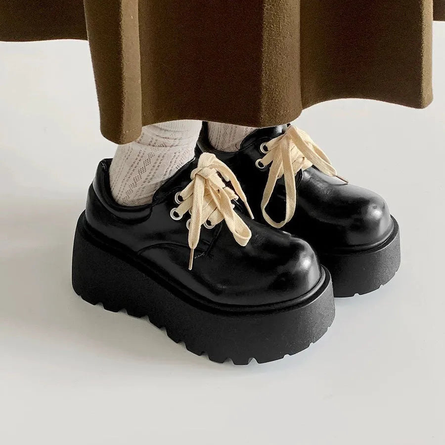 Black women's retro chunky lace-up shoes with round toe and thick 6-8cm heel.