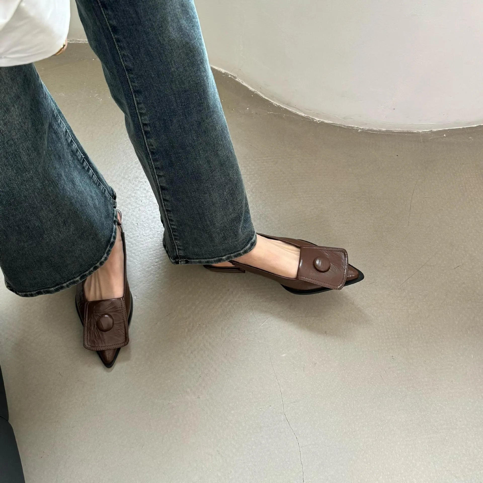 Women's low heel pointed toe sandals with back strap in apricot colour