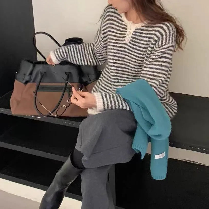 Retro striped cashmere sweater for women in red colour with plaid pattern and long sleeves