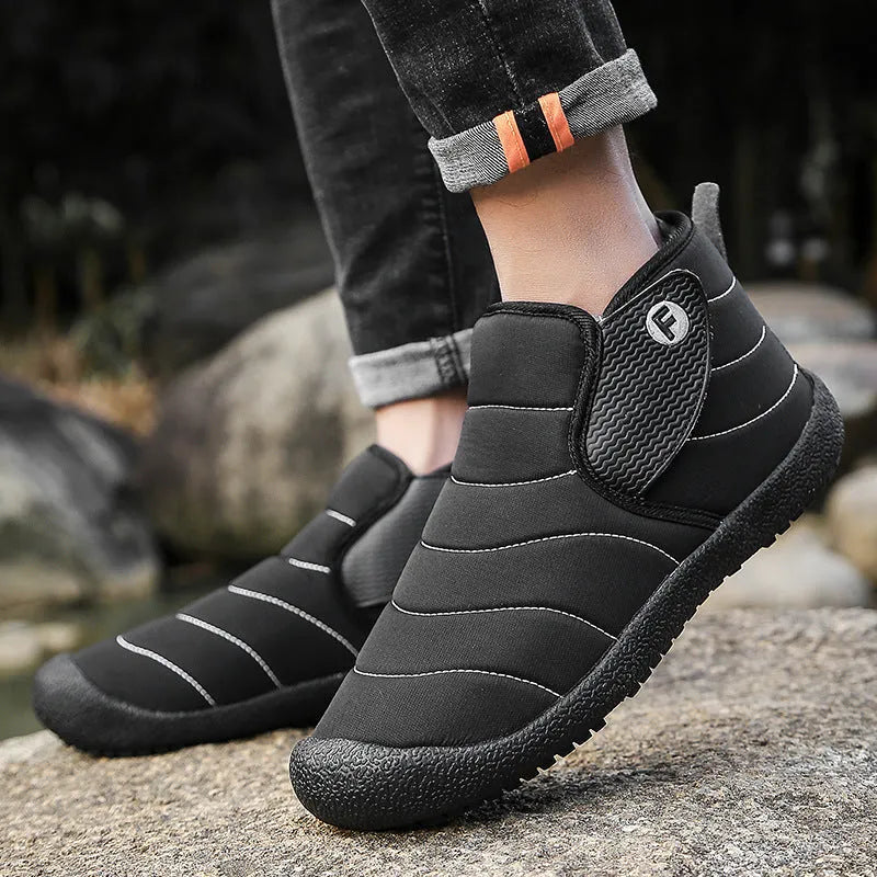 Men's waterproof snow boots with rubber soles and plush lining in black, blue, green, yellow colours