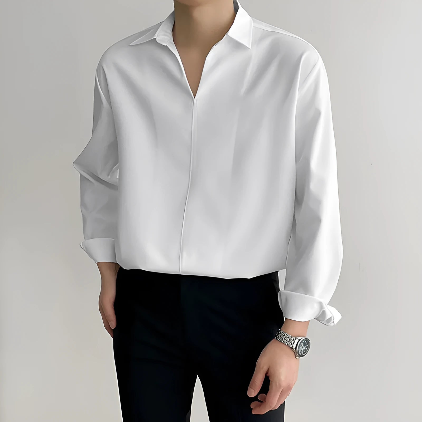 Men's loose lapels polyester pullover shirt in a solid colour, long sleeves, suitable for work wear.