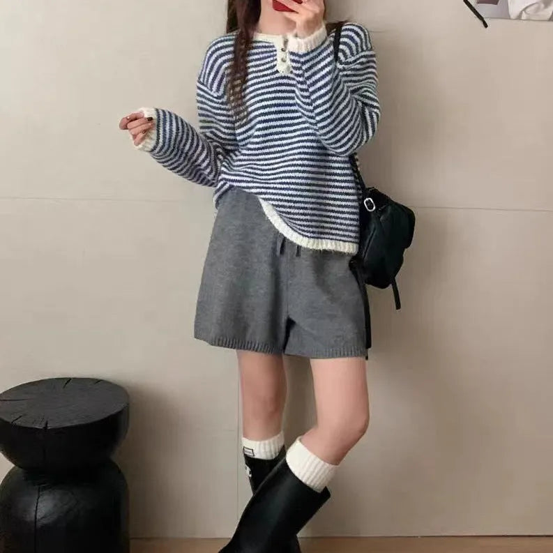 Retro striped cashmere sweater for women in red colour with plaid pattern and long sleeves