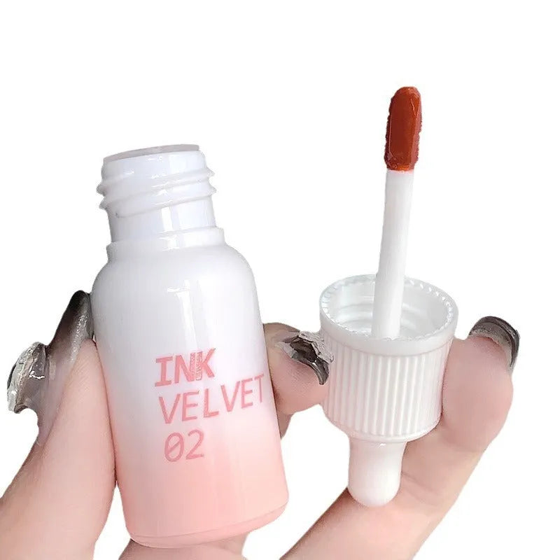 Mirror Lip Lacquer tube in 3.5g size with four shade options showing moisturising non-fade properties