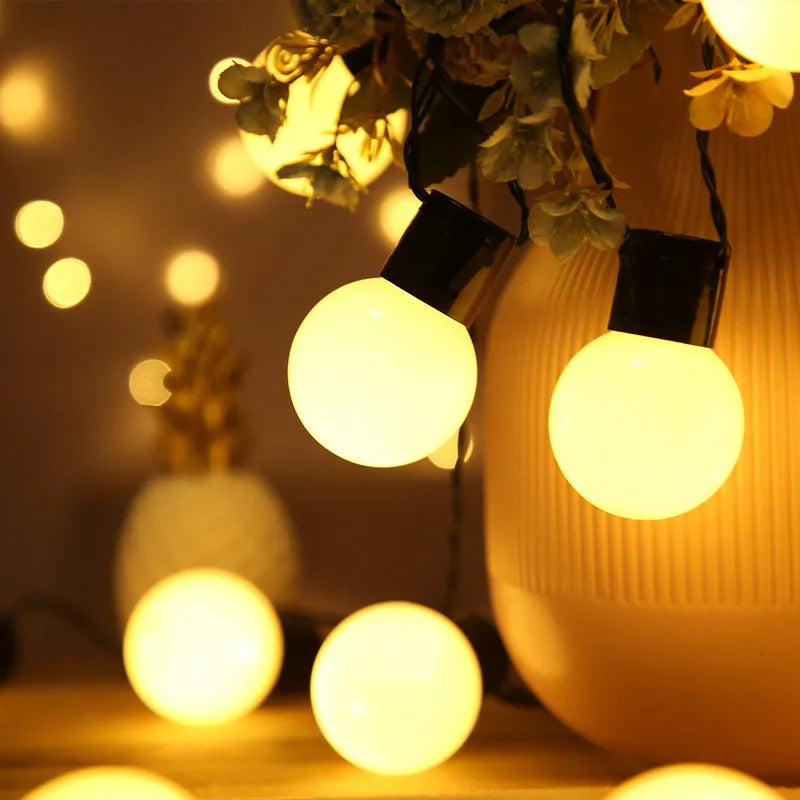 10-metre solar decorative light string with 40 LED bulbs for outdoor festival and camping events