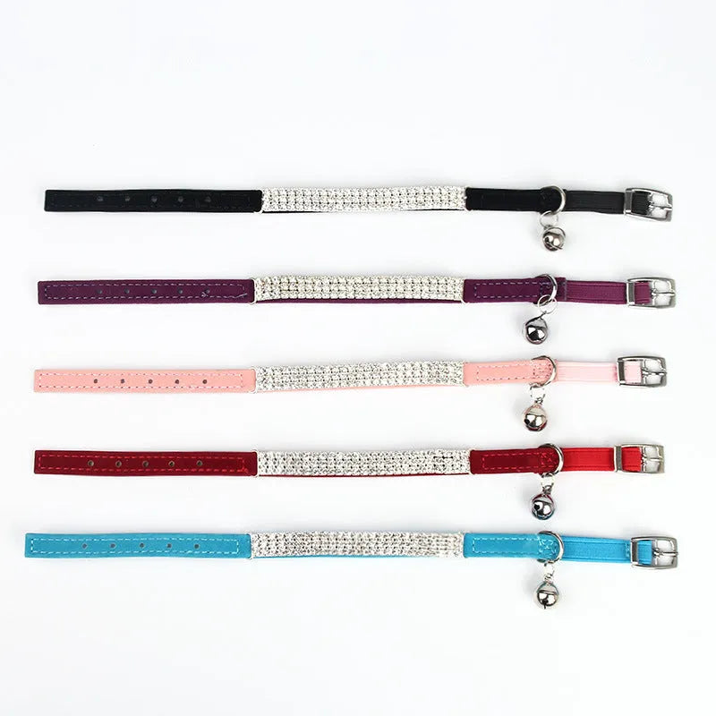 Velvet cat collar with rhinestone decoration in adjustable 20-30cm size