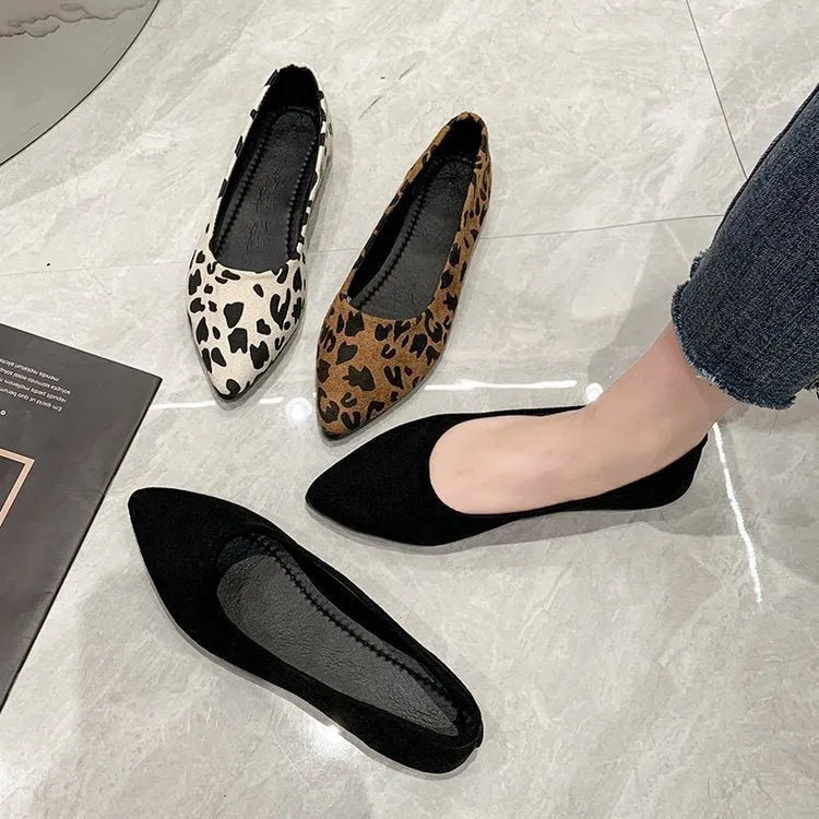Women's leopard print flat pumps with pointed toe design and low 1-3cm heel