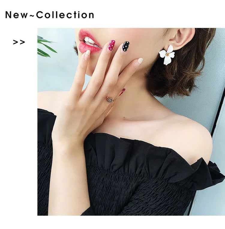 Flower shape stud earrings in pink and white colours with electroplated finish
