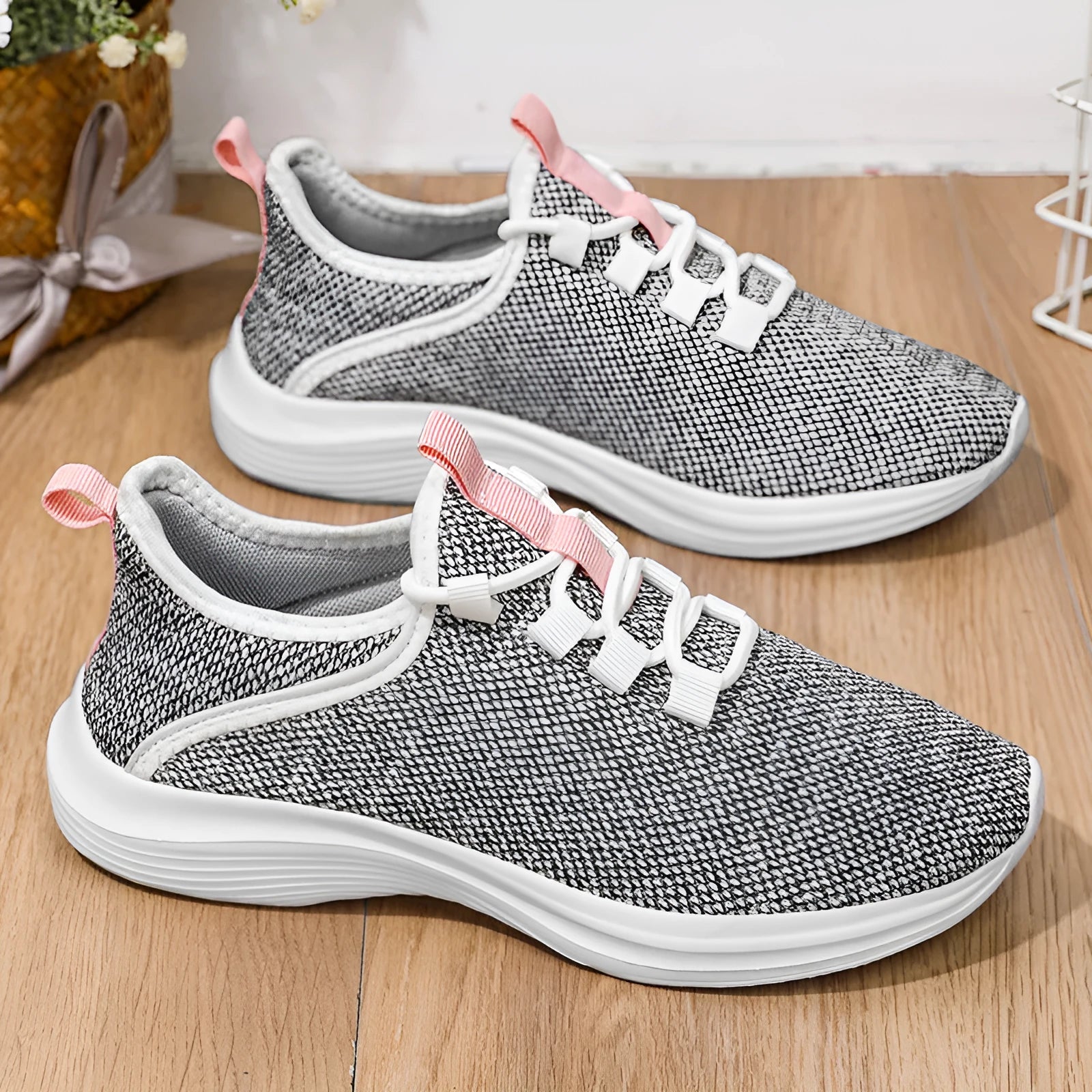Women's low-top casual sneakers in mesh with lace-up front and EVA sole, shown in black colour.
