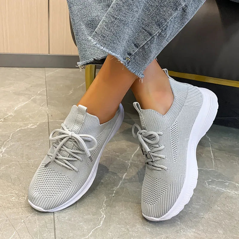 Women's mesh running shoes in Creamy White with Flyknit upper and low-top design