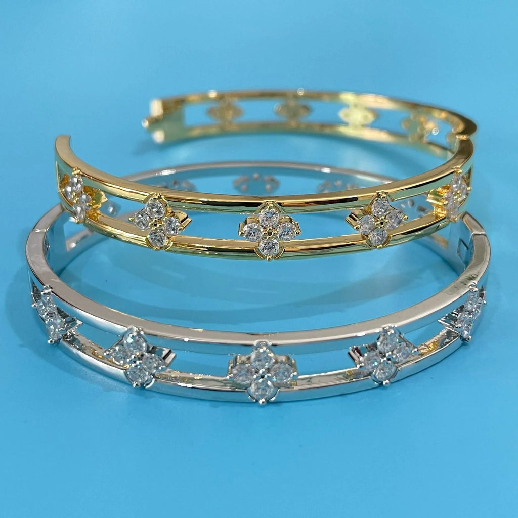 Women's hollow bracelet with four-leaf clover charm and zircon stones in gold or silver tone