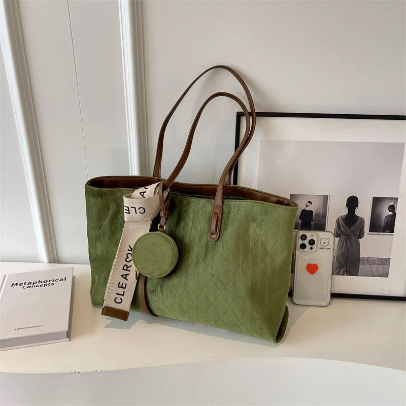 Large casual women's shoulder tote bag in polyester with exterior pocket and internal organiser