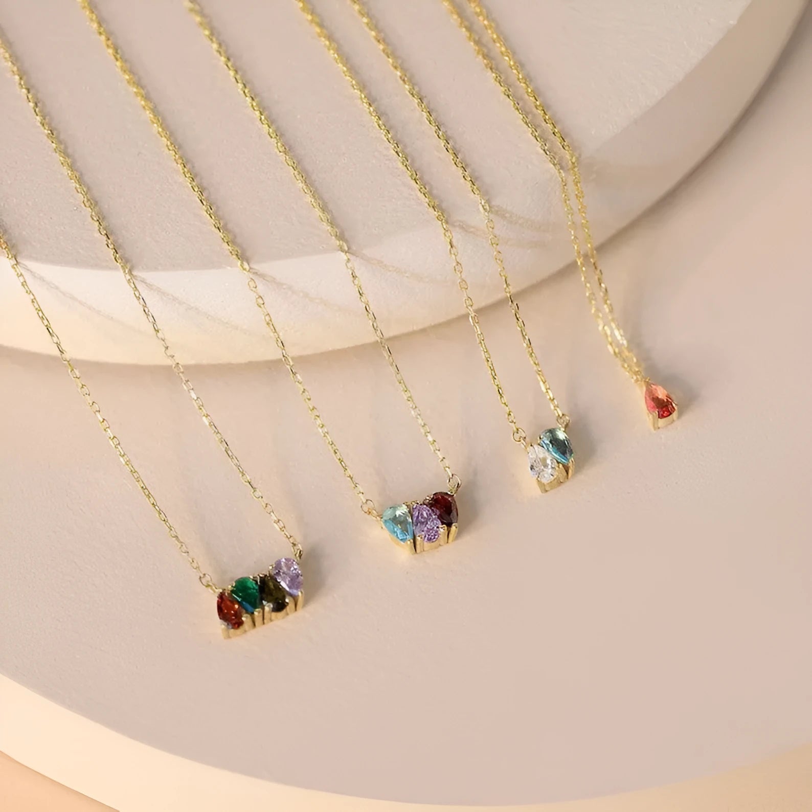 Zircon stone necklace in titanium steel with princess pendant on clavicle chain