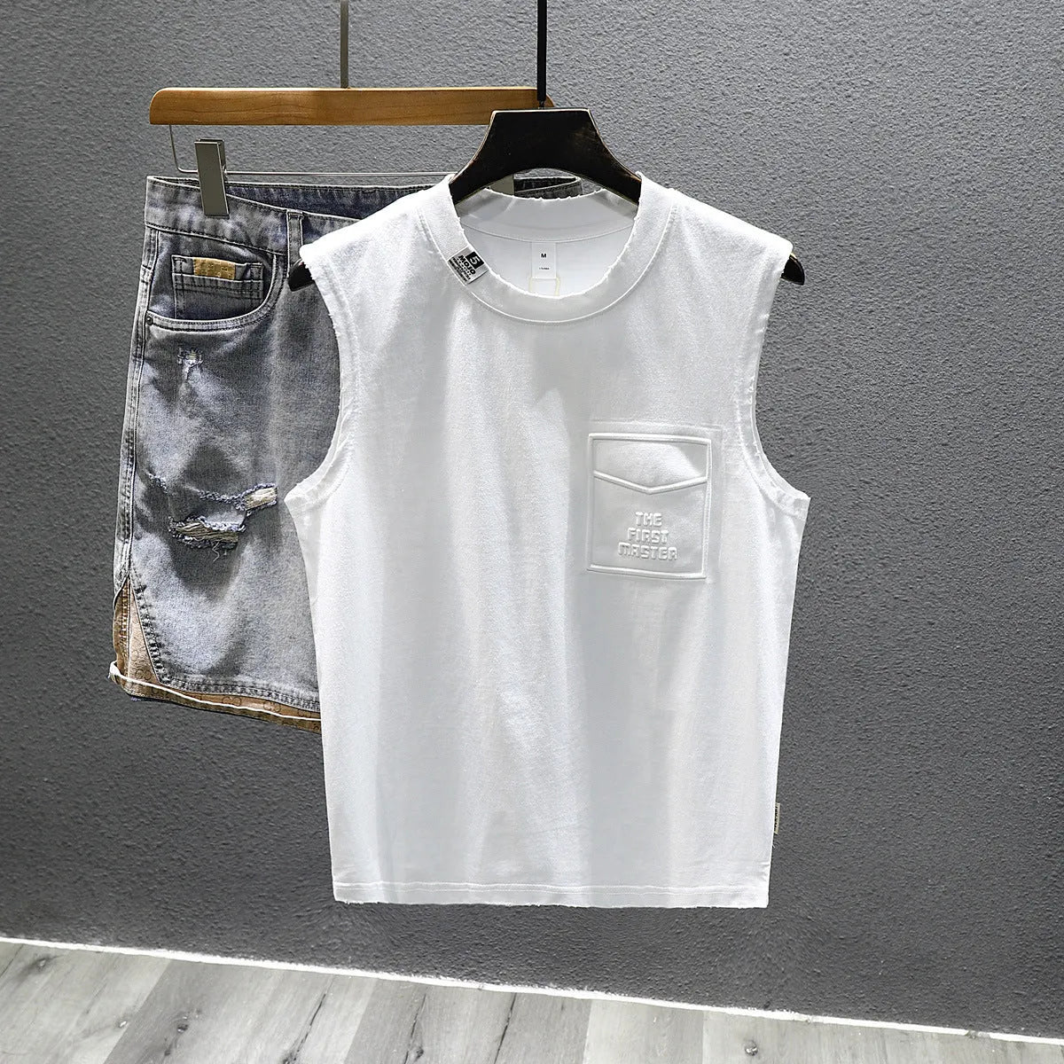 Solid colour cotton sleeveless t-shirt with straight hem in loose fit