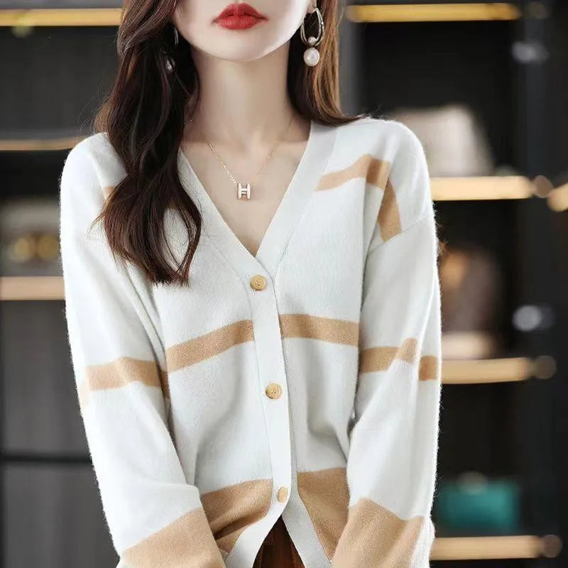 Women's striped knitted cardigan with 3D pattern, V-neck and button front in slim fit