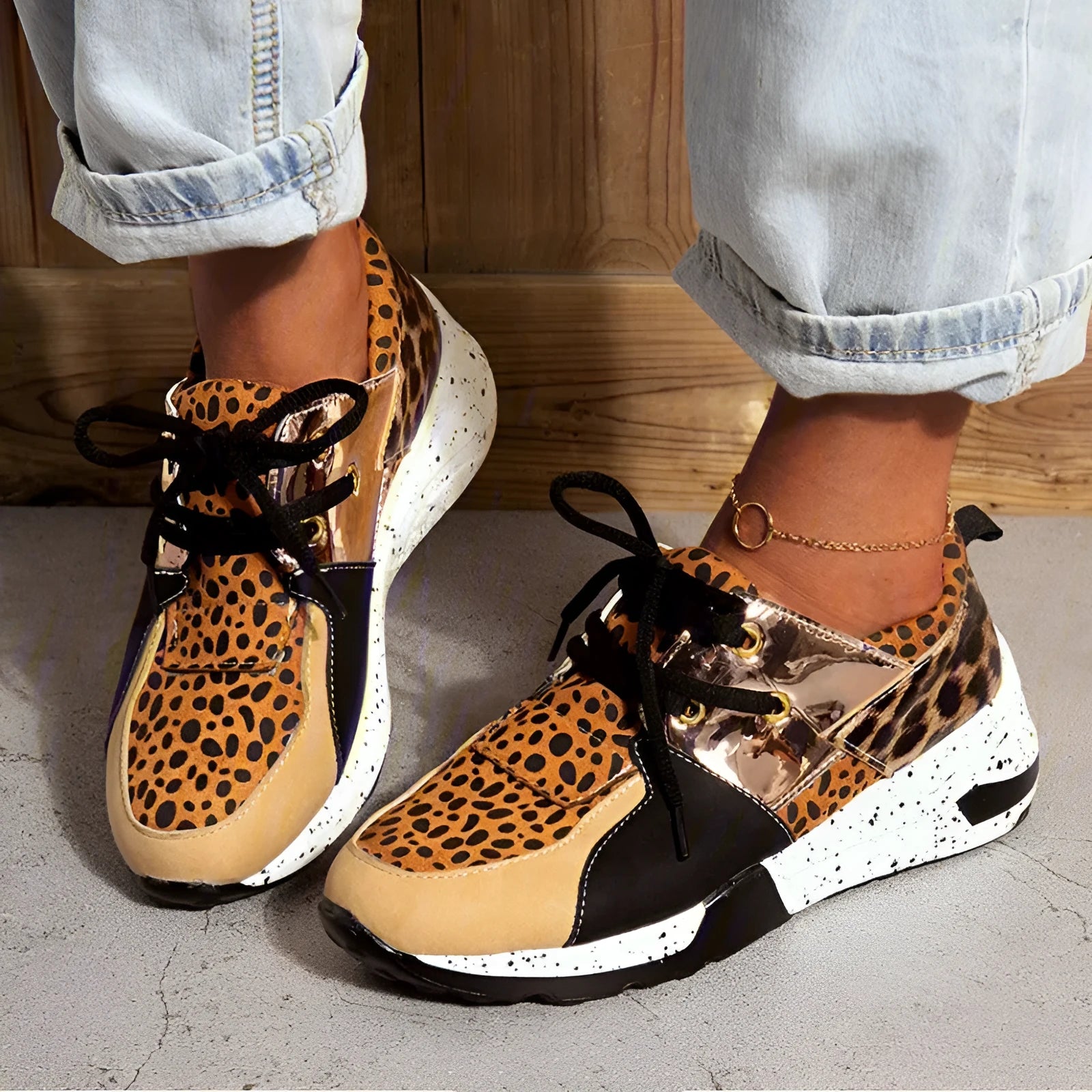 Women's wedge heel suede sneakers in leopard print with round toe and low-cut design