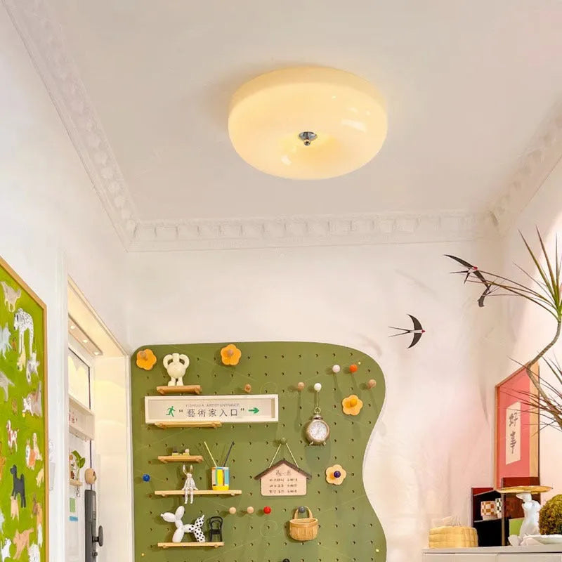 Cream style American design ceiling light with three-colour light, available in 30cm and 40cm diameters